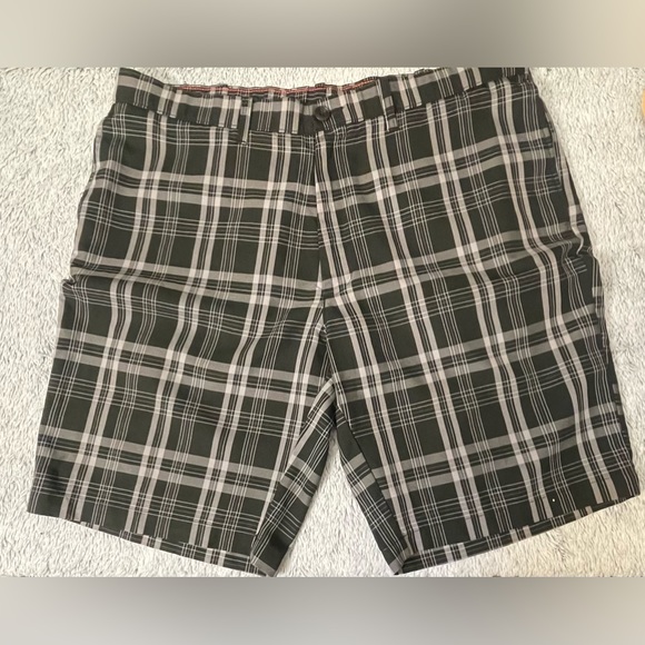 Haggar Other - Haggar Mens checkered shorts. Black and gray sz 38. 10in inseam.